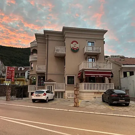 Beatrix Lux 3* Budva